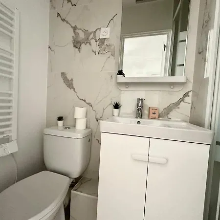 New 135 Victor - Cosy Center Apartment